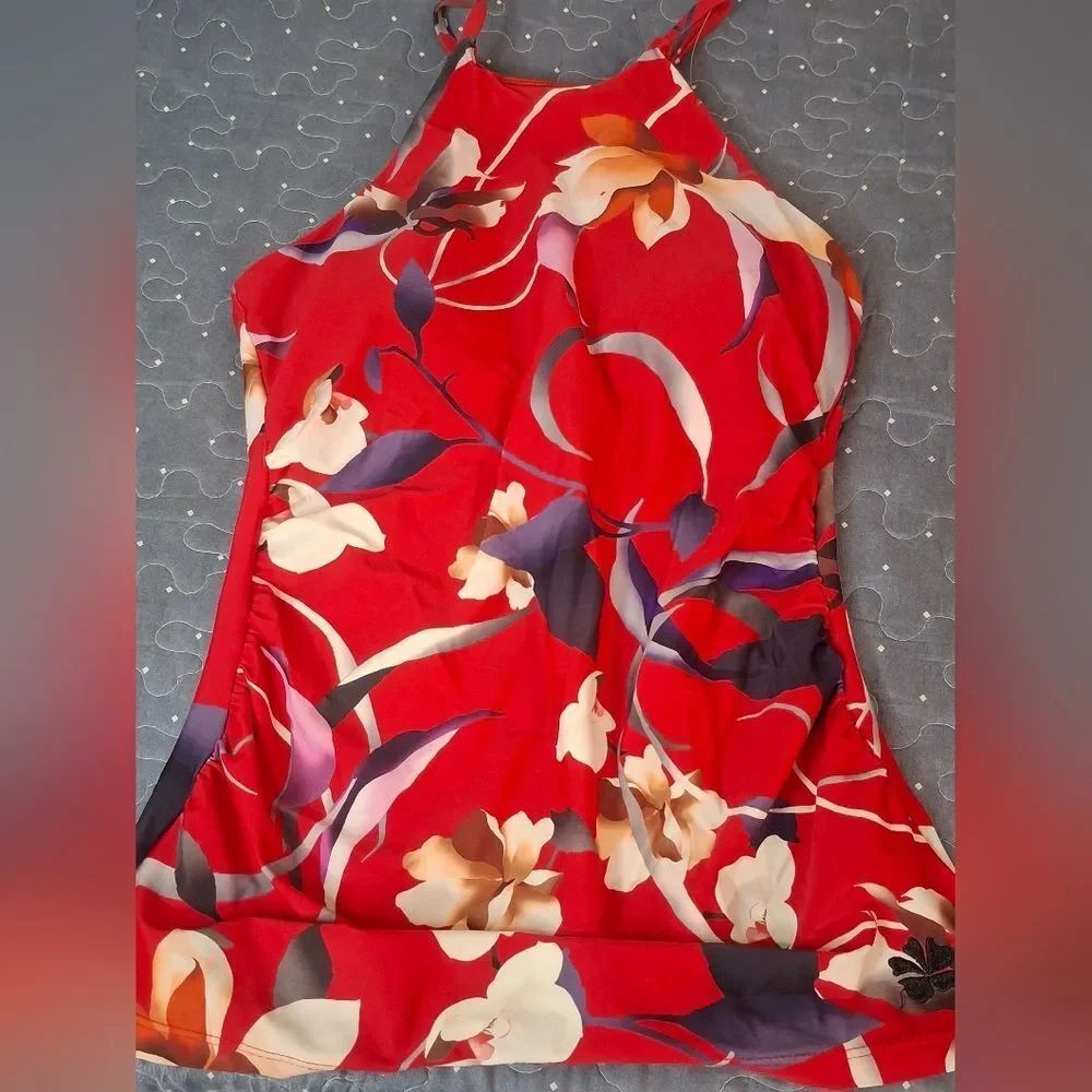 Hapari Red and White Floral Tankini top size small